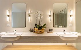 Novotel Suites Manila at Acqua